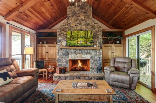 Wine Down Cottage - Mountain Views Sip Wine Fireside Watch Netflix Play Golf detail