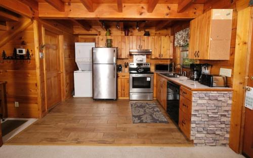 Mountain Magic - Sip Coffee Among the Trees, Sevierville (Foto 10)