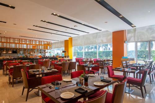 Restaurant, Fairfield by Marriott Lucknow in Lucknow