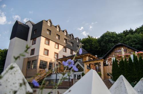 Hotel West - image 13