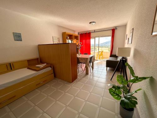 One-Bedroom Apartment image 5