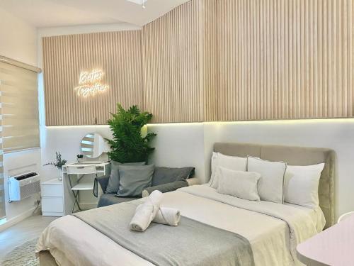 Instaworthy High Ceiling Staycation Studio at Azure, San Fernando