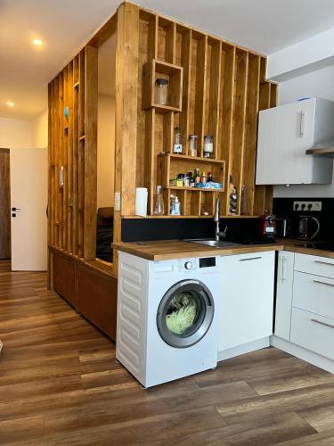 Design Studio Brussels Madou, Brussels (photo 2)