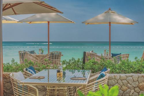 Eten en drinken, Twinpalms MontAzure Phuket near Laem Singh Beach