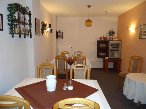 Hotel Garni St. Marien – Naumburg, CT