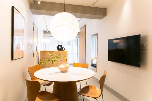 M/W HOTEL