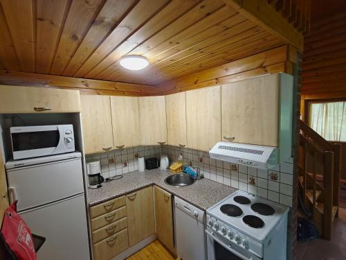 廚房, Kalliorinteen Mökit Suvipirtti (Kalliorinteen Mokit Suvipirtti) in 托伊薩