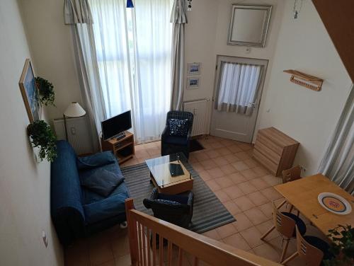 One-Bedroom Apartment with Lake View image 7