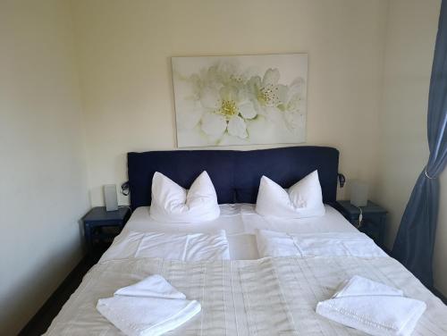 One-Bedroom Apartment with Lake View image 4