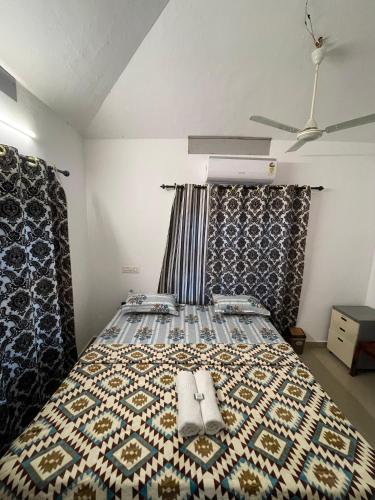 Curved Comforts in Puduppadi