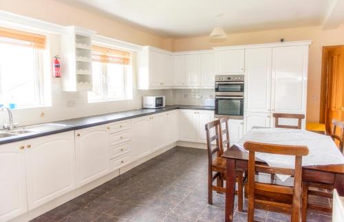 кухня, Duncarbury Heights - 4 Bedroom Detached House in Tullaghan