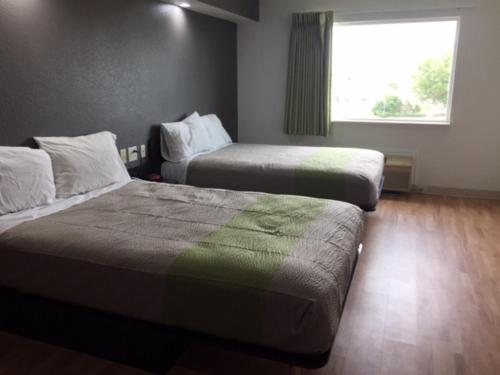Studio 6 Burleson Room Type - Double Room - Disability Access - Non-Smoking
