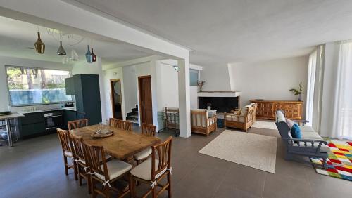 Aufenthaltsraum/TV-Zimmer, Elegante Villa vicino al mare VM Stay Sud Sardegna in Santa Margherita di Pula