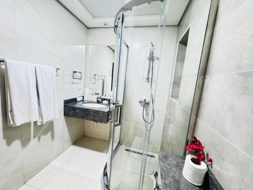 Luxury 1BR The Bay Scenic Canal Creek Outlook, Dubaï (photo 3)
