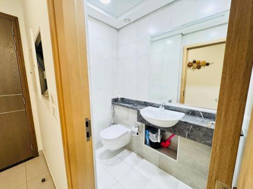 Luxury 1BR The Bay Scenic Canal Creek Outlook, Dubaï (photo 4)