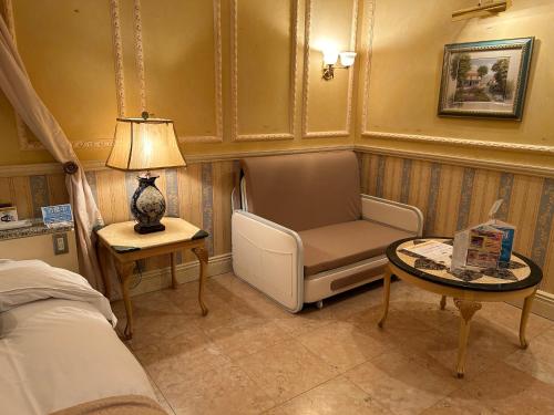 room detail thumbnail 1