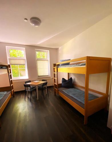 2 bunk beds