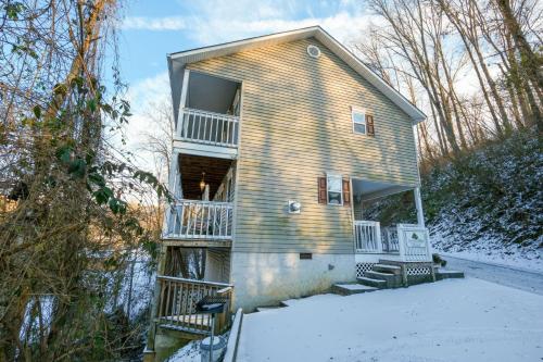 Gatlinburg Getaway - image 9