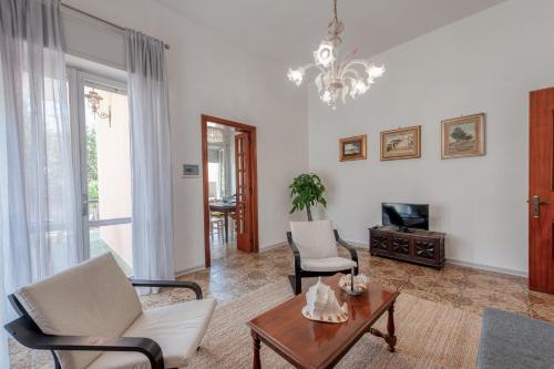 GuestHost - Villa Rossella Civico 73 & 75, Surbo (fotografie 5)