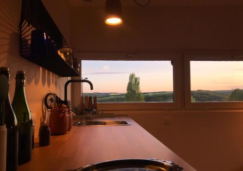 LA MAISON DES BOIS D'OCRE - Gîte Appart Design - Clim Pkg Wifi Jardin à 10mn de Dijon (LA MAISON DES BOIS D'OCRE - Gite Appart Design - Clim Pkg Wifi Jardin a 10mn de Dijon) in Messigny-et-Vantoux