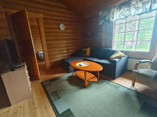 Kalliorinteen Mökit Lehtipirtti (Kalliorinteen Mokit Lehtipirtti) in 托伊薩