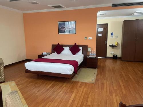Standard Double or Twin Room image 1
