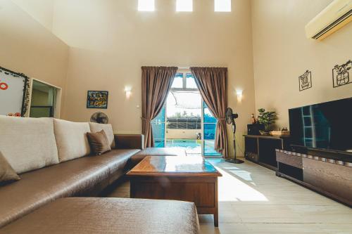 Batu Pahat Santalia Villa 4BR 12pax Private Pool by Our Stay - Batu Pahat Batu Pahat Santalia Villa 4BR 12pax Private Pool by Our Stay - Batu Pahat