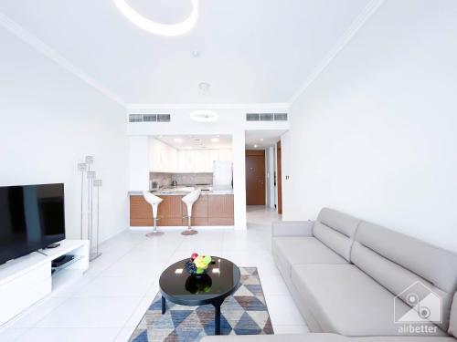 Stylish 1-Bedroom Retreat with Balcony Views, Dubai (photo 2)