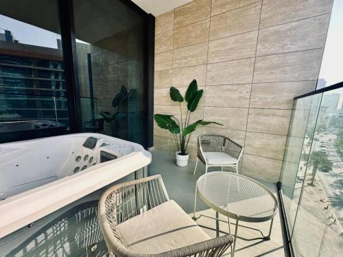 Chic Studio With Alfresco Jacuzzi Parking Gym!, Dubái (foto 4)