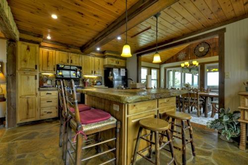 Fireside Bluff - Relax around the fire with lush views, Mineral Bluff (foto 8)