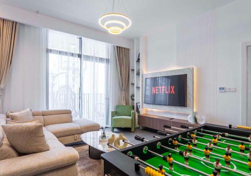 Royal Vista - Luxury 1BR Apartments at Kensington Waters, Dubaj