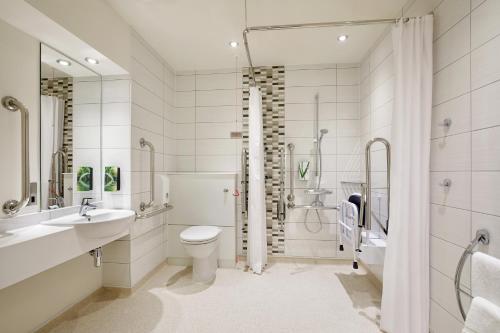 Premier Inn Dublin City North Docklands - image 14