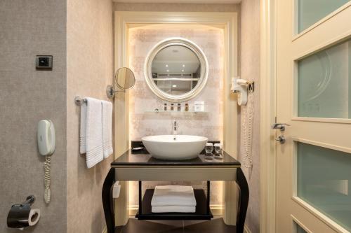 Limak Eurasia Luxury Hotel Room Type - Deluxe King Room