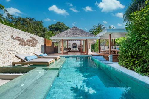 Beach Pool Villa room in Anantara Kihavah Maldives Villas