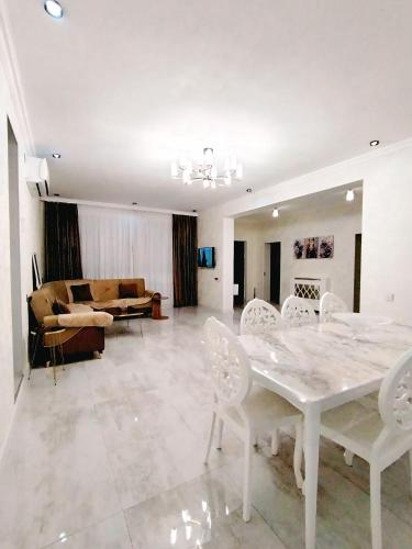 Qoşa villa (Qosa villa) in Vandam
