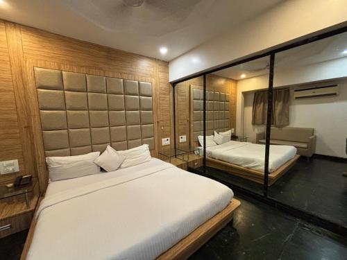 Hotel Sahar Garden Near Mumbai International Airport in มุมไบ