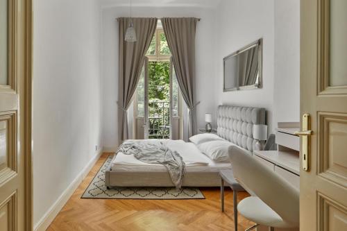 Prague Days - Deluxe Apartment with Balcony overlooking gardens in Lesser Town - image 3