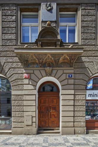Prague Days - Deluxe Apartment with Balcony overlooking gardens in Lesser Town - image 2
