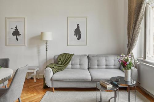 Prague Days - Deluxe Apartment with Balcony overlooking gardens in Lesser Town - image 3