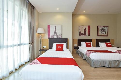 Townhouse Oak Melaka Near Dataran Pahlawan Formerly Ideals Hotel Room Type - Deluxe Triple Room