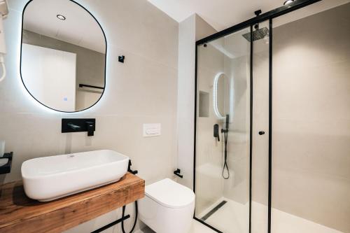 Deluxe Triple Room image 10