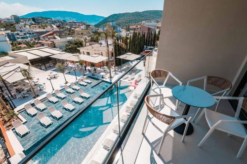 Suite with Pool View image 8