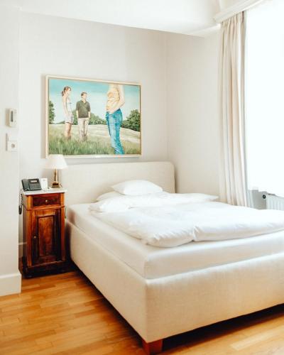 Single Room image 6