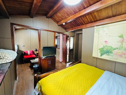 Deluxe Queen Room room in Lewo Guest House