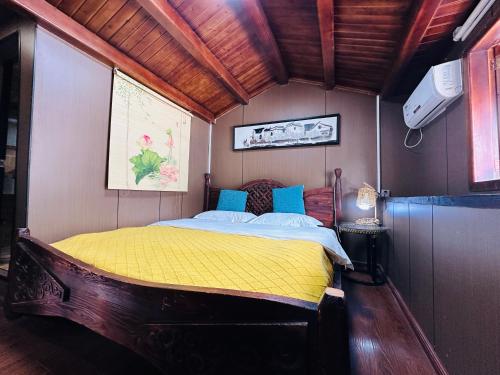Deluxe Queen Room image 5