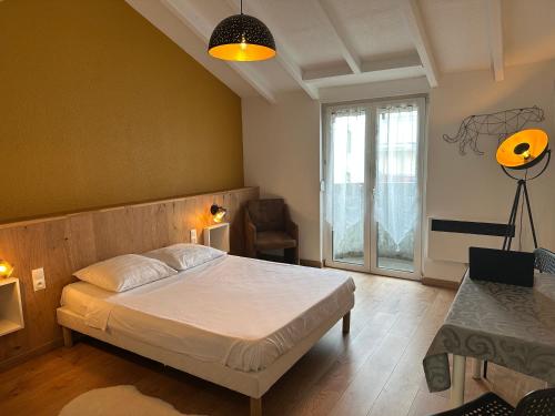 Studio/Hotel Porte De France in Saint-Louis