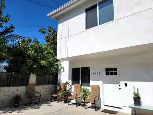 Newly built three bedroom close to Rodeo Drive Hollywood Downtown and Beaches Close to attractions, Los Angeles
