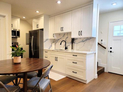 Newly built three bedroom close to Rodeo Drive Hollywood Downtown and Beaches Close to attractions, Los Angeles (fotografie 7)