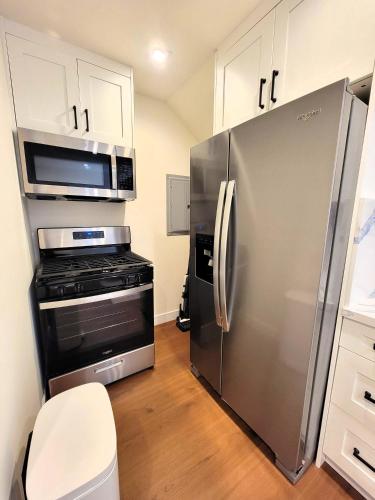 Newly built three bedroom close to Rodeo Drive Hollywood Downtown and Beaches Close to attractions, Los Angeles (fotografie 9)