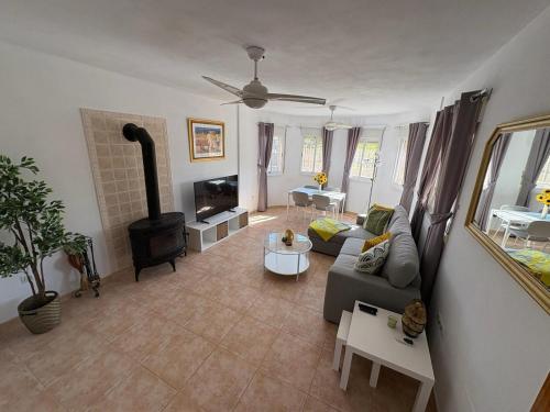 Turre Villa - 3 bedroom - sleeps 8 - R130 in Turre